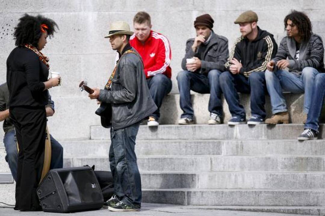 "Dub Mafia" prieš vakarėlį kojas apšilo Gedimino prospekte