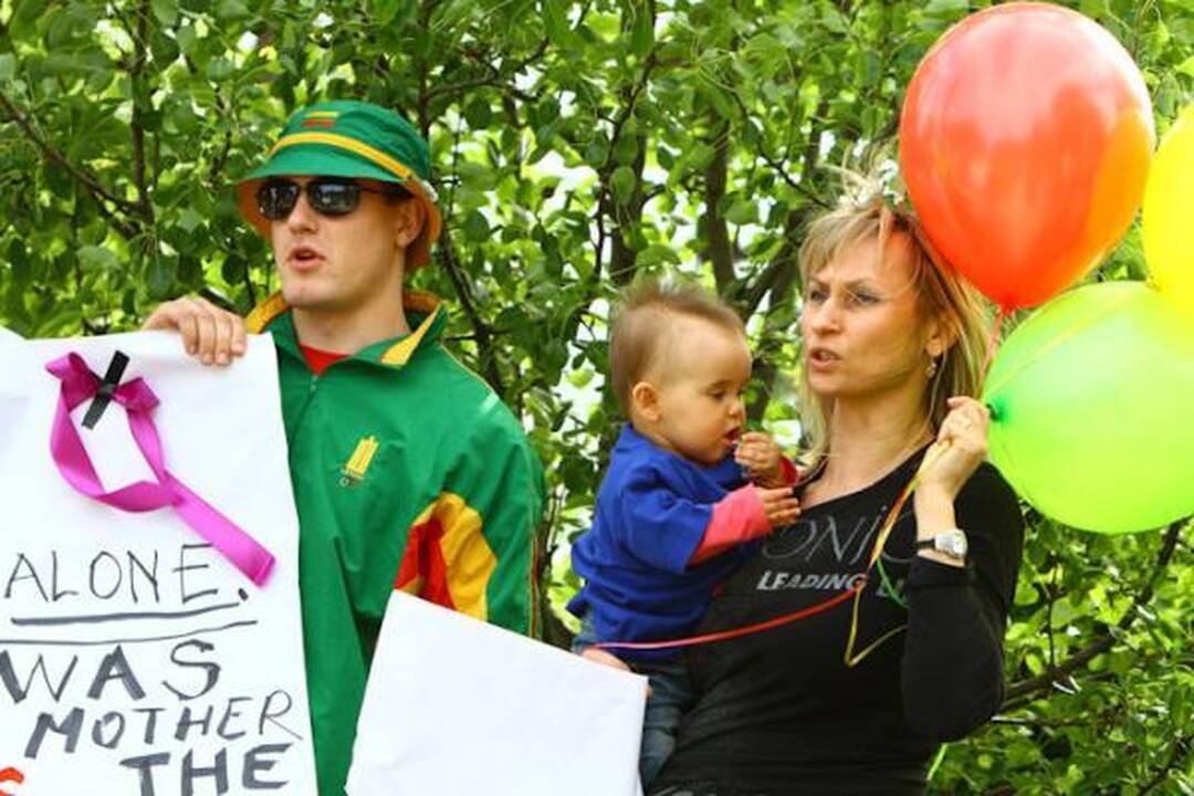 Dėl D.Kedžio dukters - protestai Lemonte, Dubline, Londone (papildyta 14.10 val.)