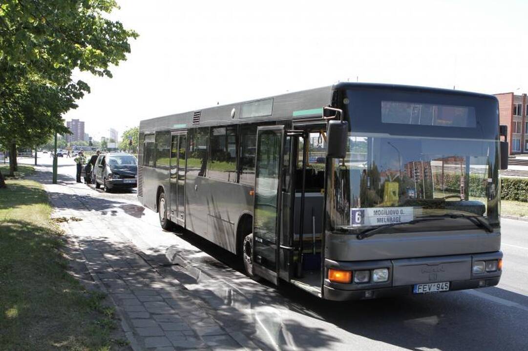Neblaivus klaipėdietis taranavo miesto autobusą