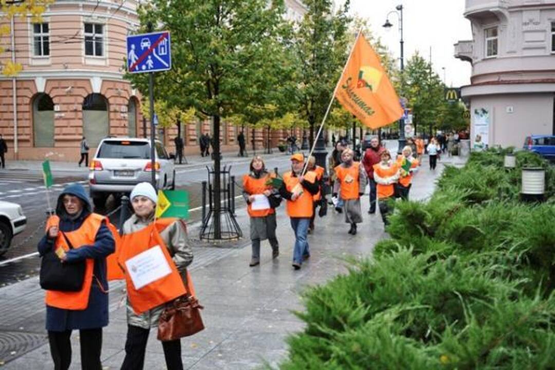 Profsąjungos pradėjo protestus prie ministerijų ir savivaldybių (papildyta)