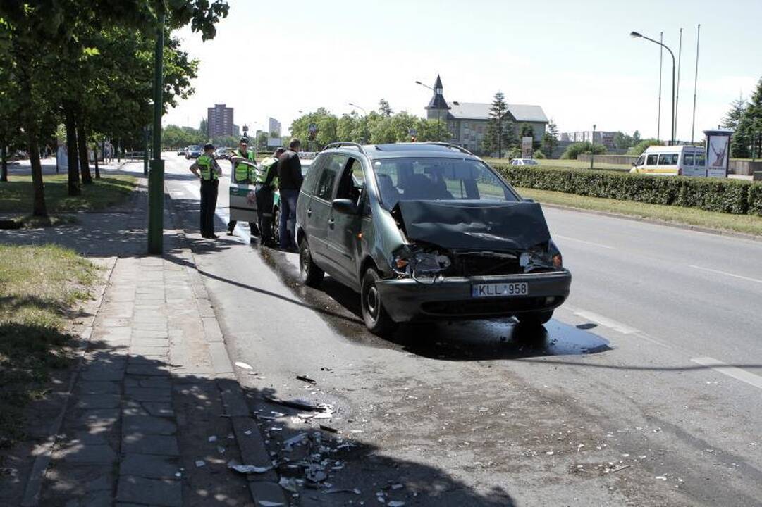 Neblaivus klaipėdietis taranavo miesto autobusą