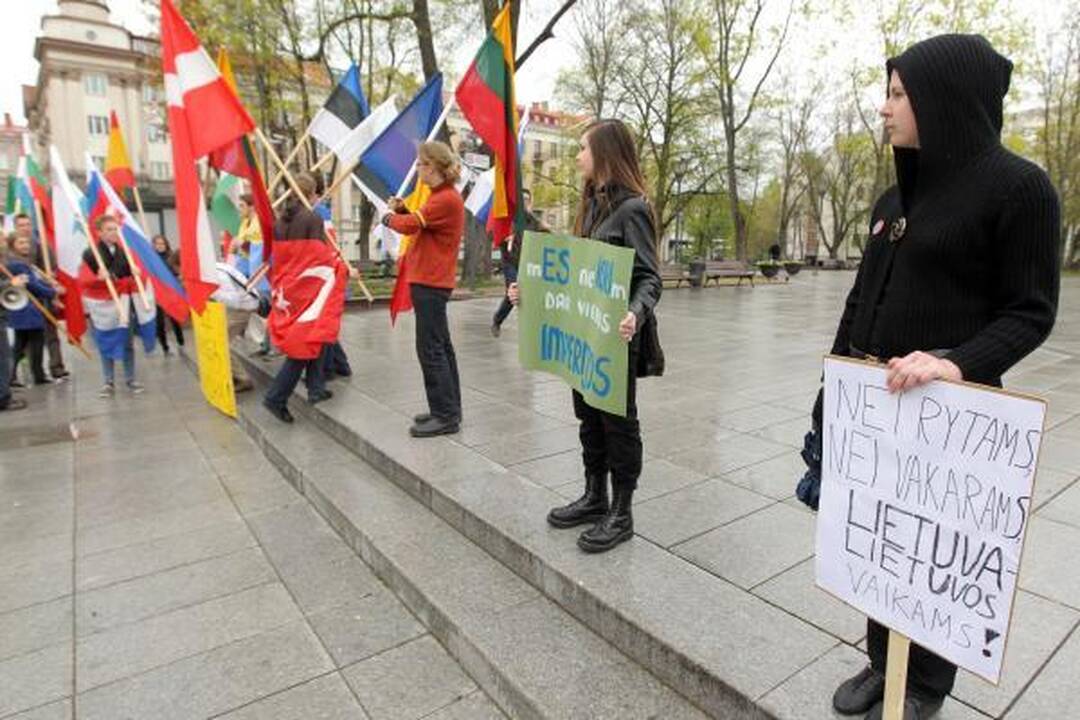 Įstojimo į ES dieną sostinėje eisena minėjo tik jaunieji liberalai