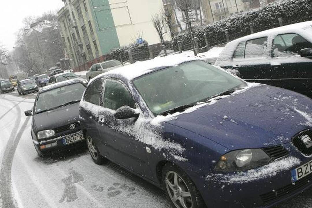 Eismo sąlygos Kaune sudėtingos, Šančiuose - mikroautobusų avarija (papildyta)