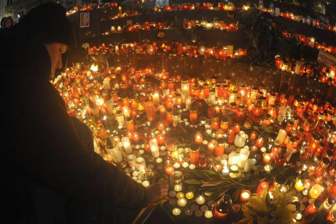 Čekijoje žmonės eina į gatves pareikšti pagarbos V.Havelui