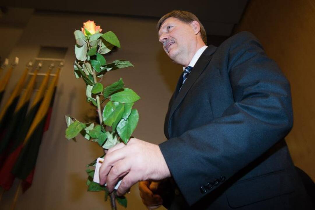 V. Uspaskichas neatsiėmė Seimo nario pažymėjimo