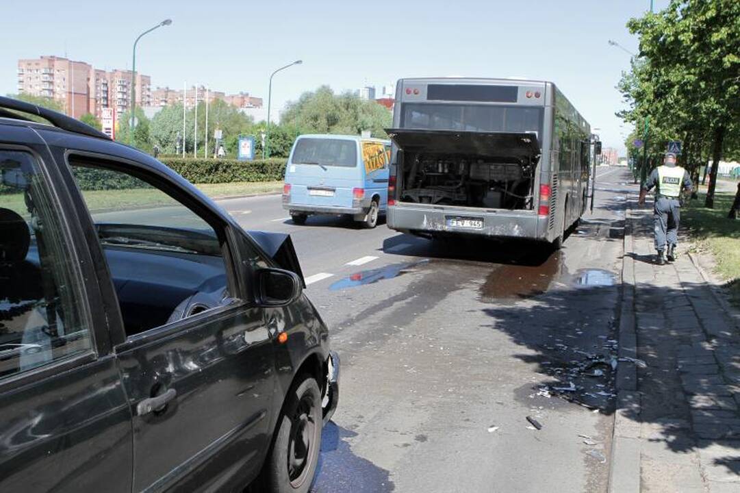 Neblaivus klaipėdietis taranavo miesto autobusą