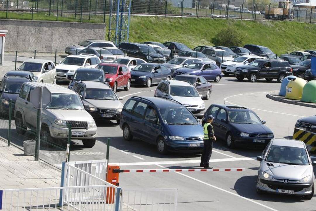 Į Smiltynę keliančiuose keltuose – apgultis