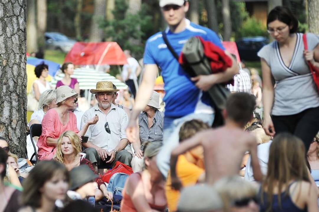 Karštis sutrikdė bardų festivalį Kulautuvoje