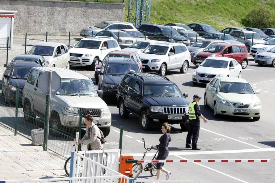Į Smiltynę keliančiuose keltuose – apgultis