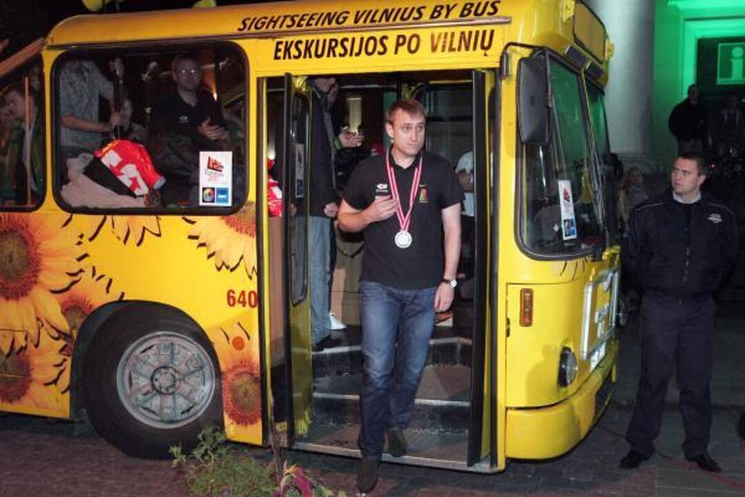Lietuva pasitiko bronzą iškovojusią krepšinio rinktinę (papildyta)