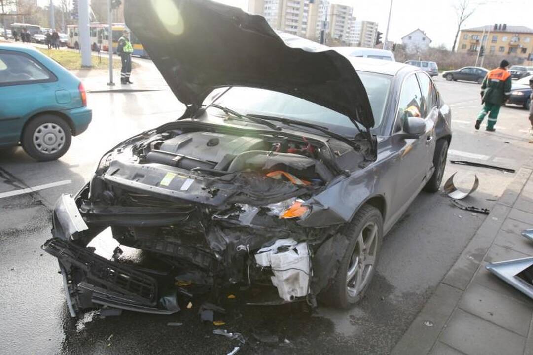 Per susidūrimą su dujų avarinės tarnybos automobiliu nukentėjo kūdikis