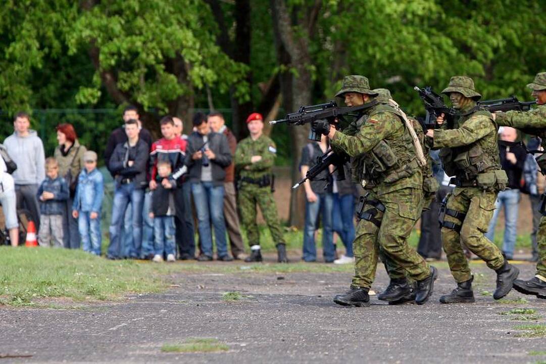 Kariuomenė bičiuliavosi su visuomene