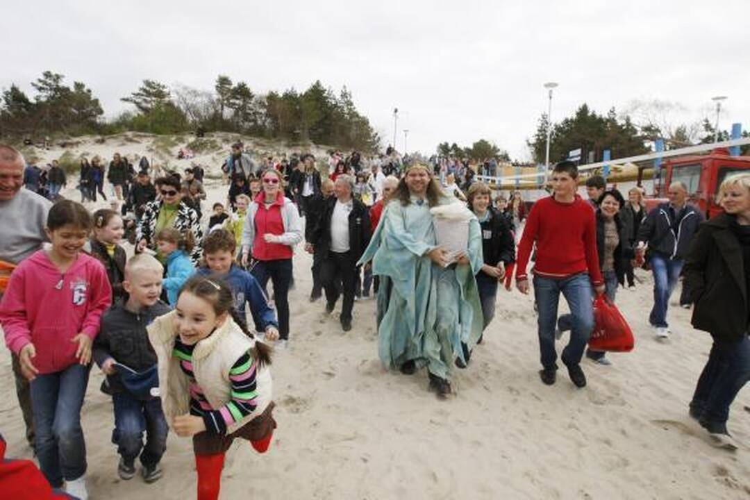 Palangoje sekmadienį lijo gintarais