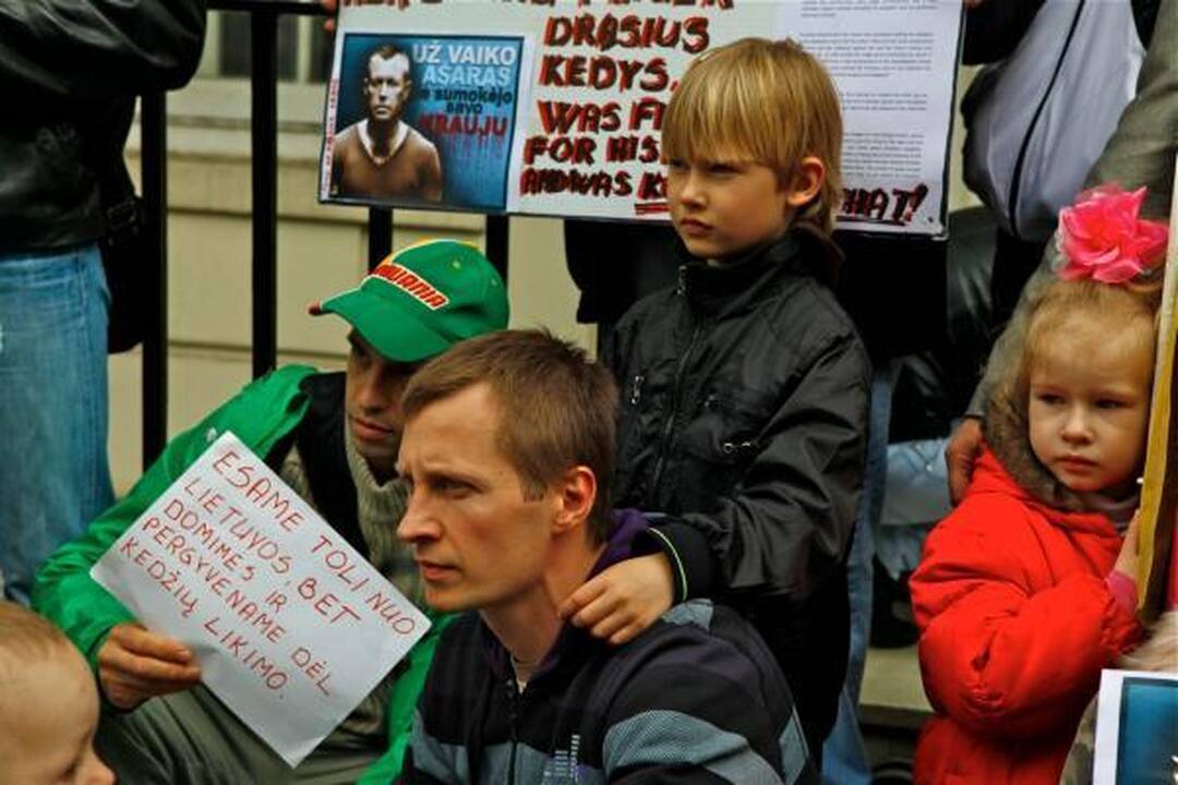 Dėl D.Kedžio dukters - protestai Lemonte, Dubline, Londone (papildyta 14.10 val.)