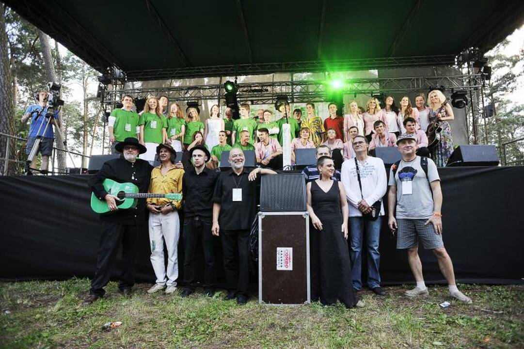 Karštis sutrikdė bardų festivalį Kulautuvoje