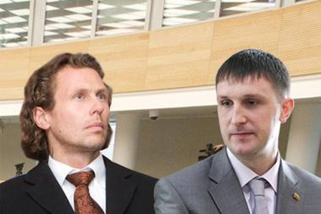 Konstitucinis Teismas pradėjo viešą posėdį A.Sacharuko ir L.Karaliaus apkaltos byloje (papildyta)