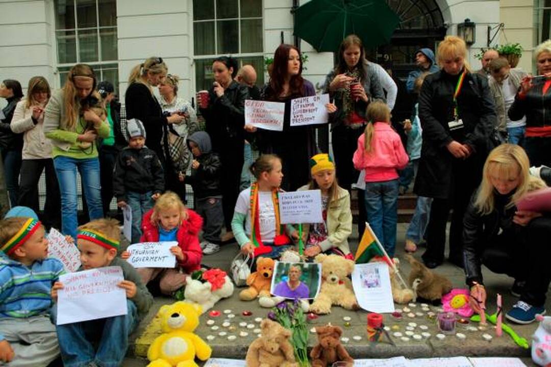 Dėl D.Kedžio dukters - protestai Lemonte, Dubline, Londone (papildyta 14.10 val.)