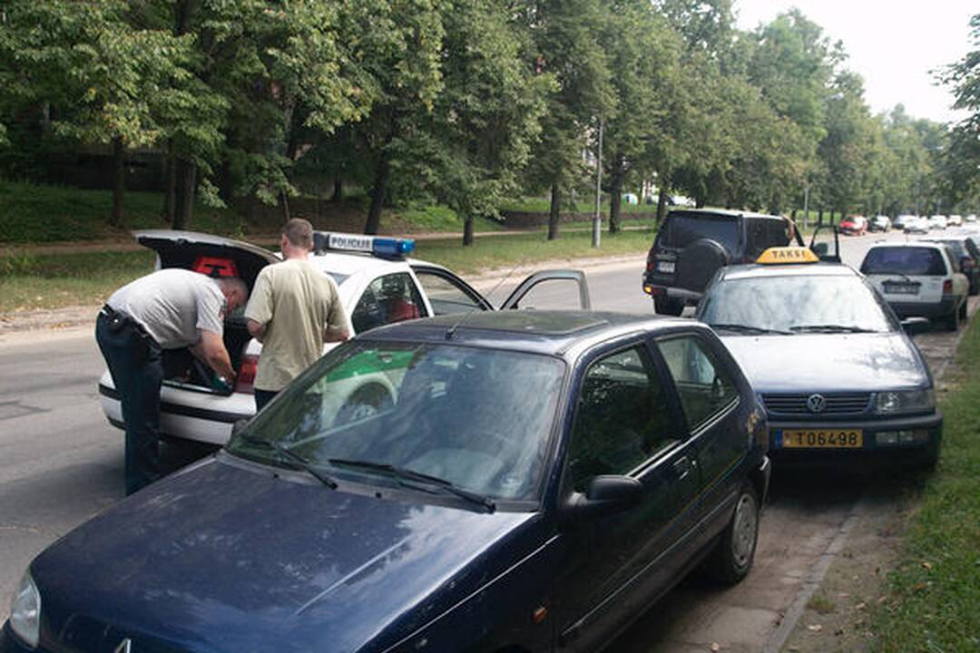 Sąmonę praradęs taksistas Vilniuje sukėlė avariją