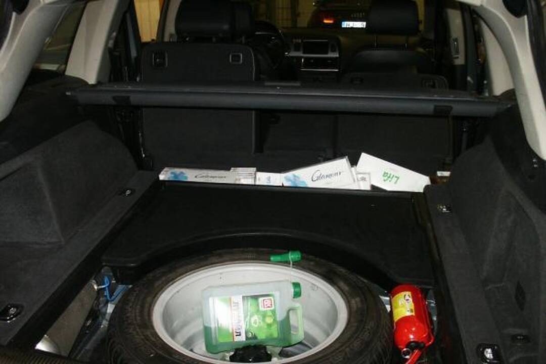 Latvijos piliečių automobiliuose – kontrabandinės cigaretės