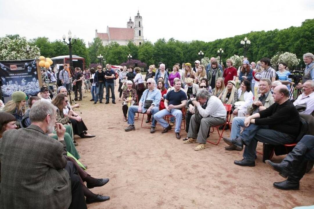 Brodo vaikai susirinko Lukiškių aikštėje
