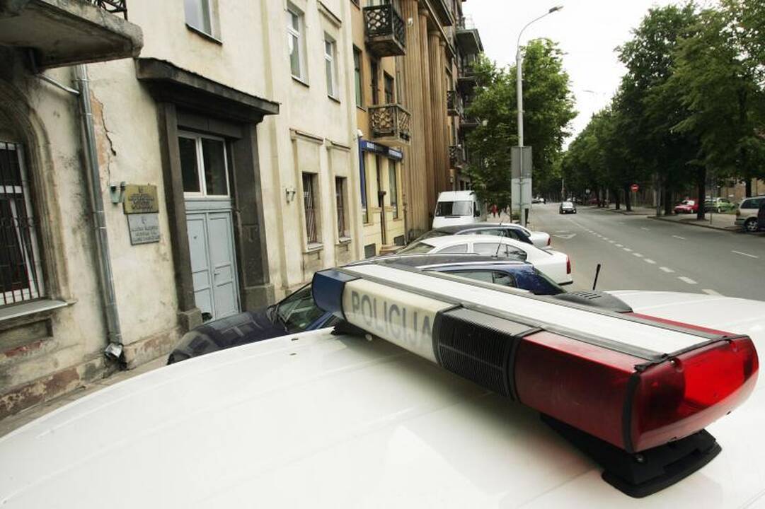 „Tiesos“ reikalavę kauniečiai išvežti į policiją (sulaikymo foto)