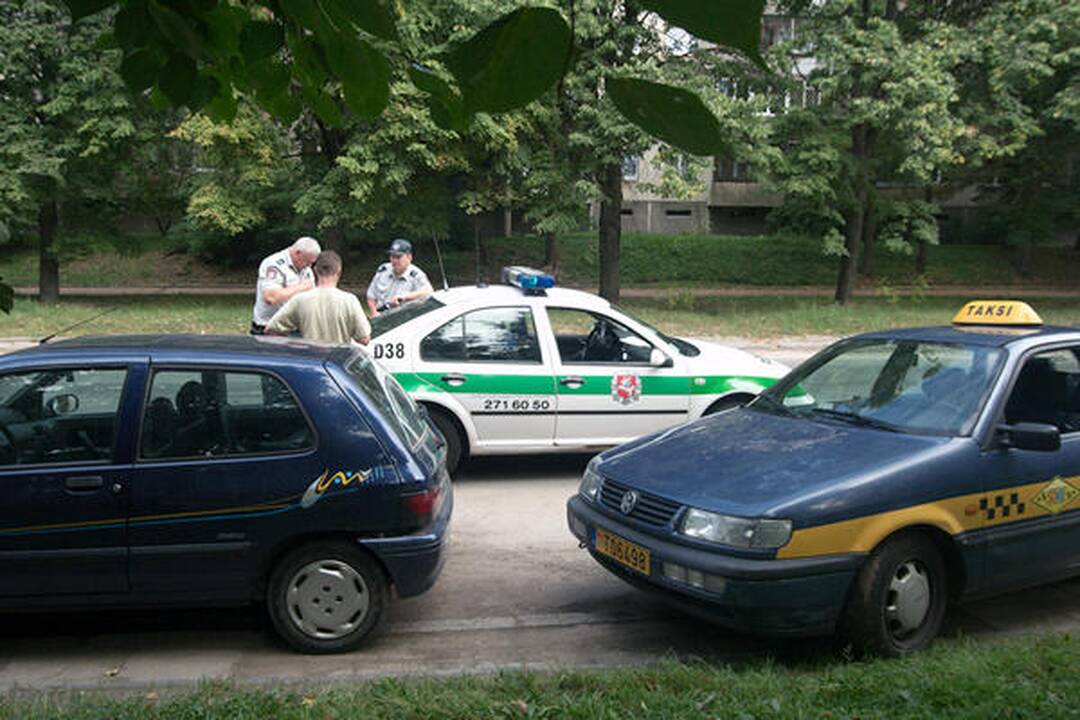 Sąmonę praradęs taksistas Vilniuje sukėlė avariją
