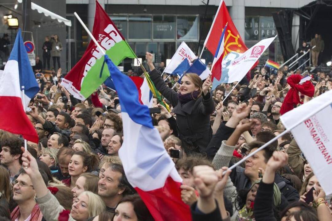 F.Hollande'as sveikina „kylantį judėjimą“ prieš griežtą taupymą