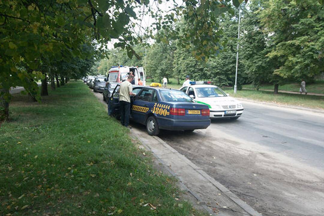 Sąmonę praradęs taksistas Vilniuje sukėlė avariją