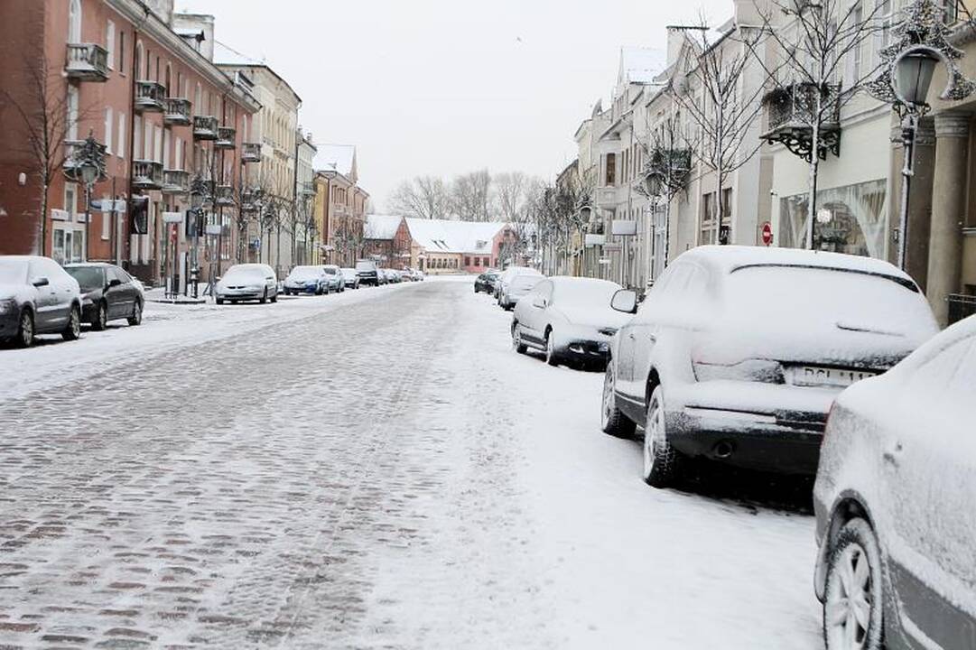 Klaipėdą padengė pirmasis žiemos sniegas 