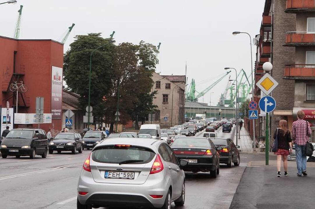Klaipėdos centre – mašinų spūstys