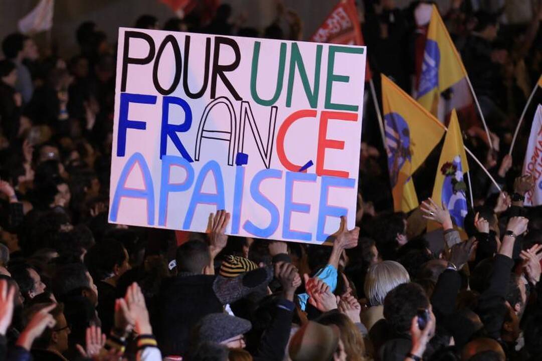 F.Hollande'as sveikina „kylantį judėjimą“ prieš griežtą taupymą