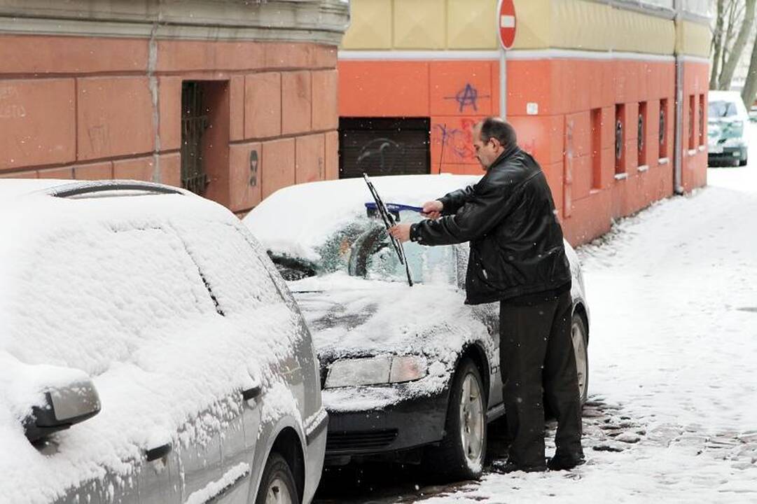Orai Lietuvoje: snigs, kils trumpos pūgos
