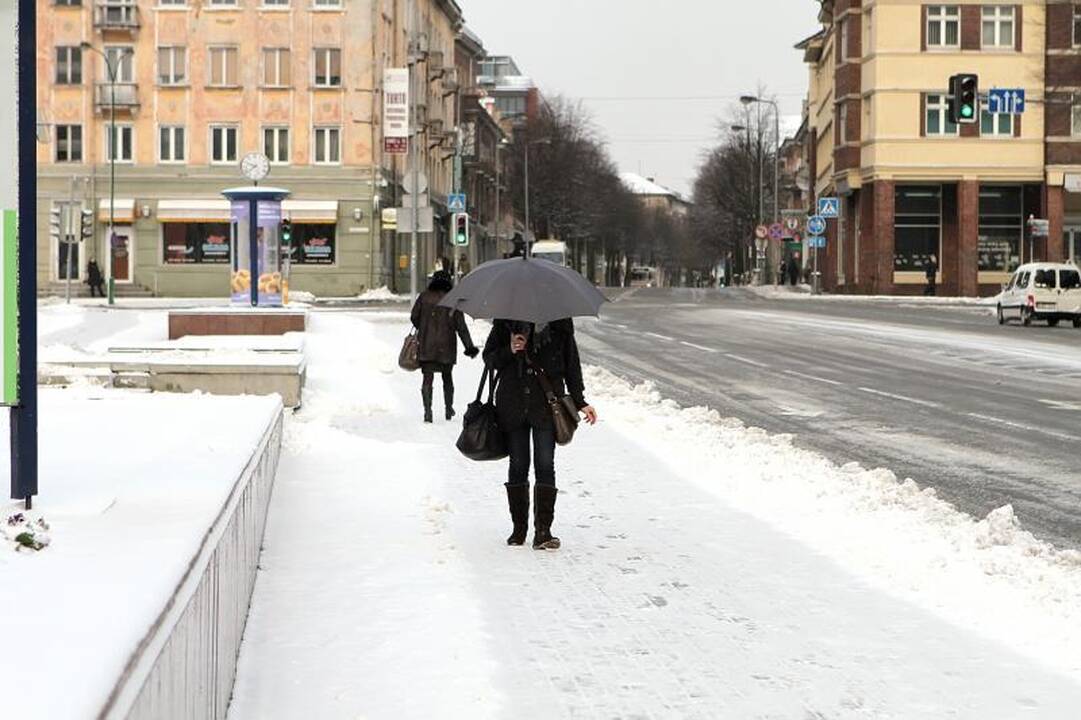 Klaipėdą padengė pirmasis žiemos sniegas 