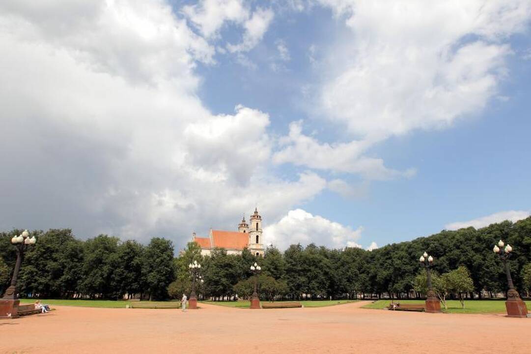 Atsinaujino Lukiškių aikštė