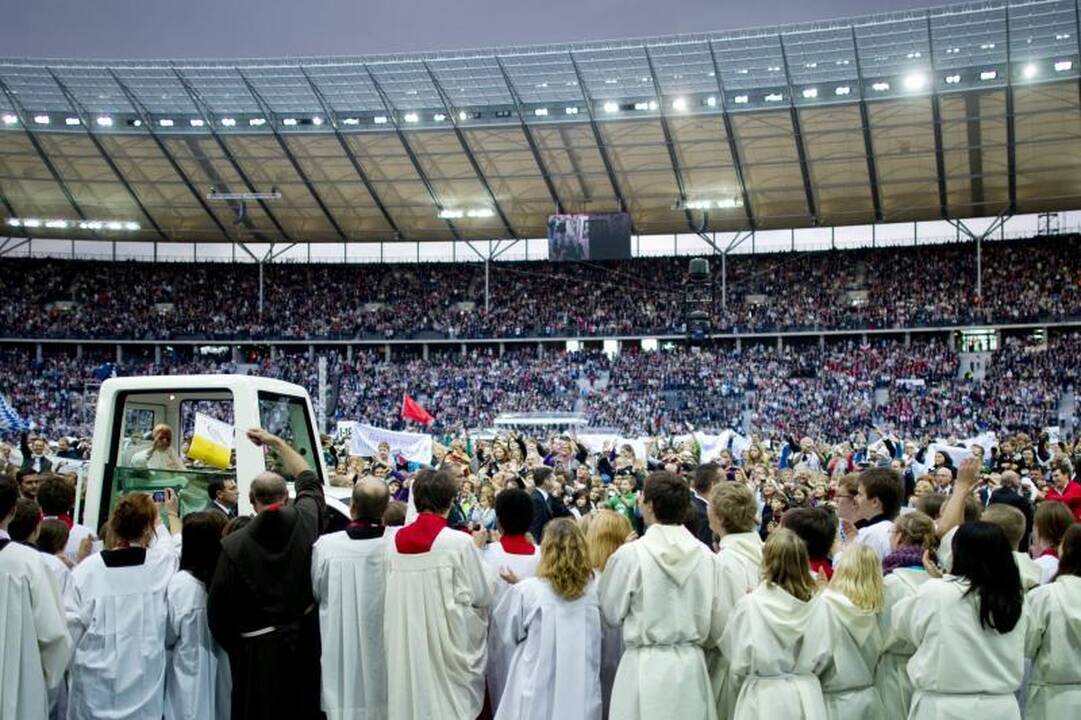 Gimtoji Vokietija popiežių pasitiko protestu