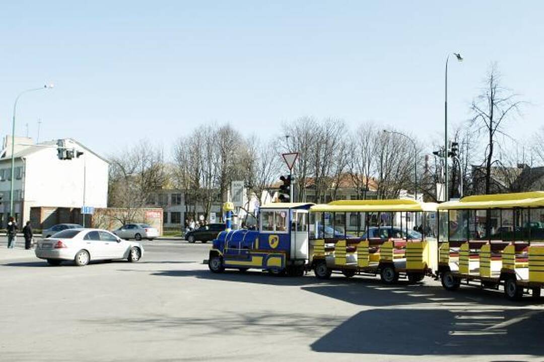 Traukinukas jau laukia Senosios perkėlos keleivių