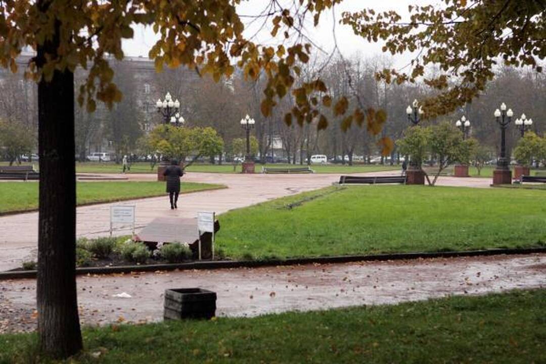 Lukiškių aikštė: kiuženų kalnai ir purvynė sostinės centre