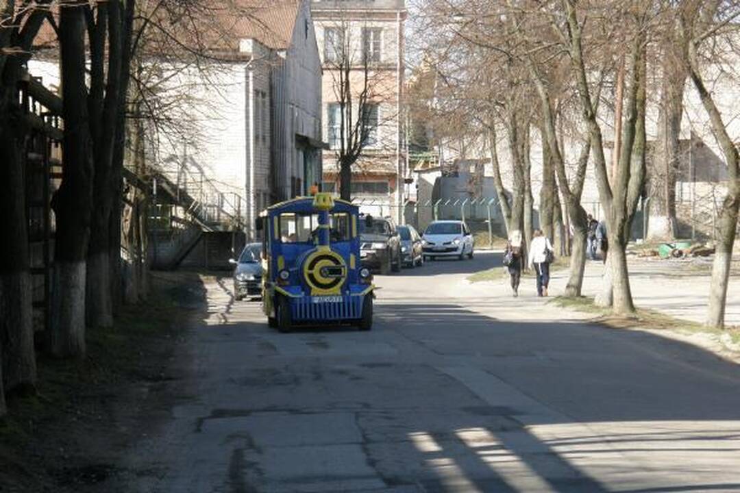 Traukinukas jau laukia Senosios perkėlos keleivių