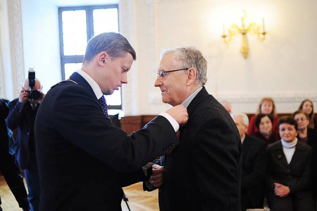 Nusipelniusiems kauniečiams – garbės ženklai ir medaliai