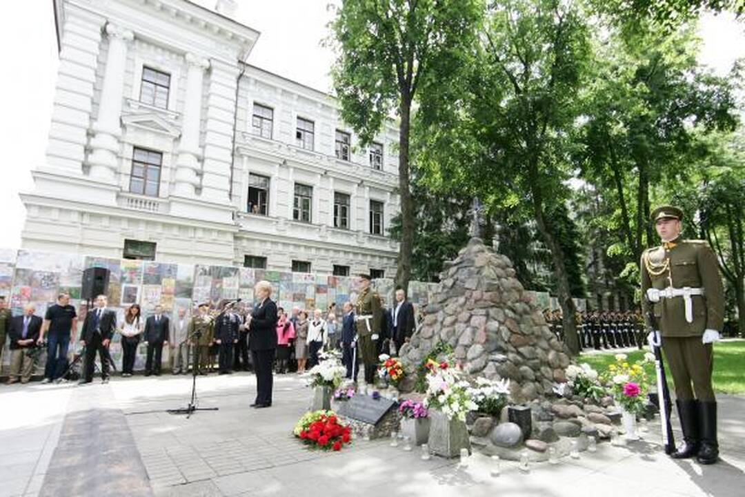 Lietuvos, kitų Baltijos šalių vadovai pagerbė sovietmečio represijų aukų atminimą