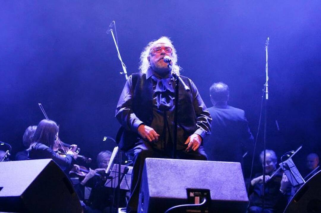 Demis Roussos privertė klaipėdiečius šokti sirtakį