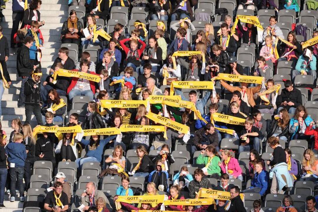 Berlyno stadione popiežius aukojo mišias 70 tūkst. tikinčiųjų miniai