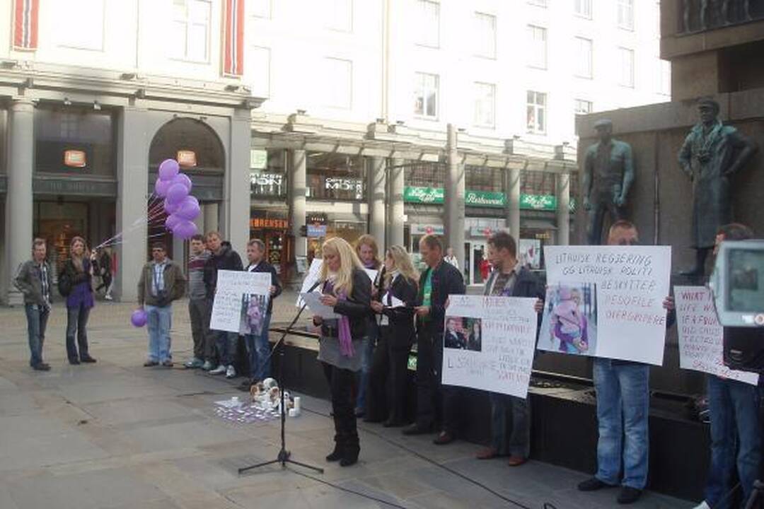 D.Kedžio dukters palaikymo akcijos įvyko Bergene ir Toronte