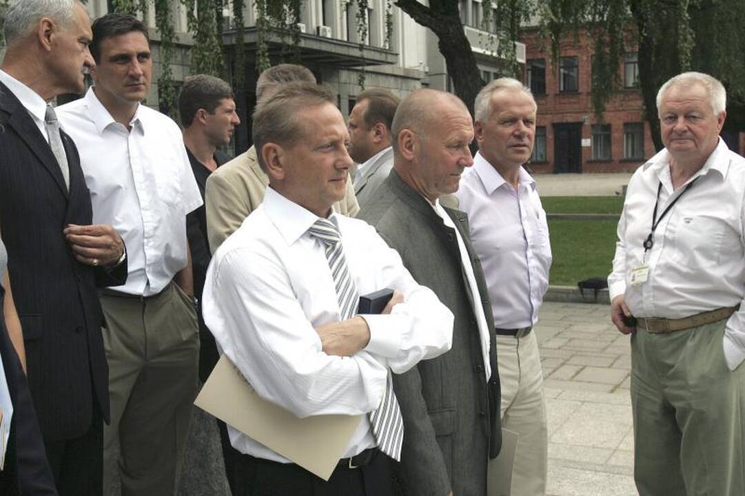 Kauno miesto savivaldybės taryba apdovanojo krepšinio veteranus