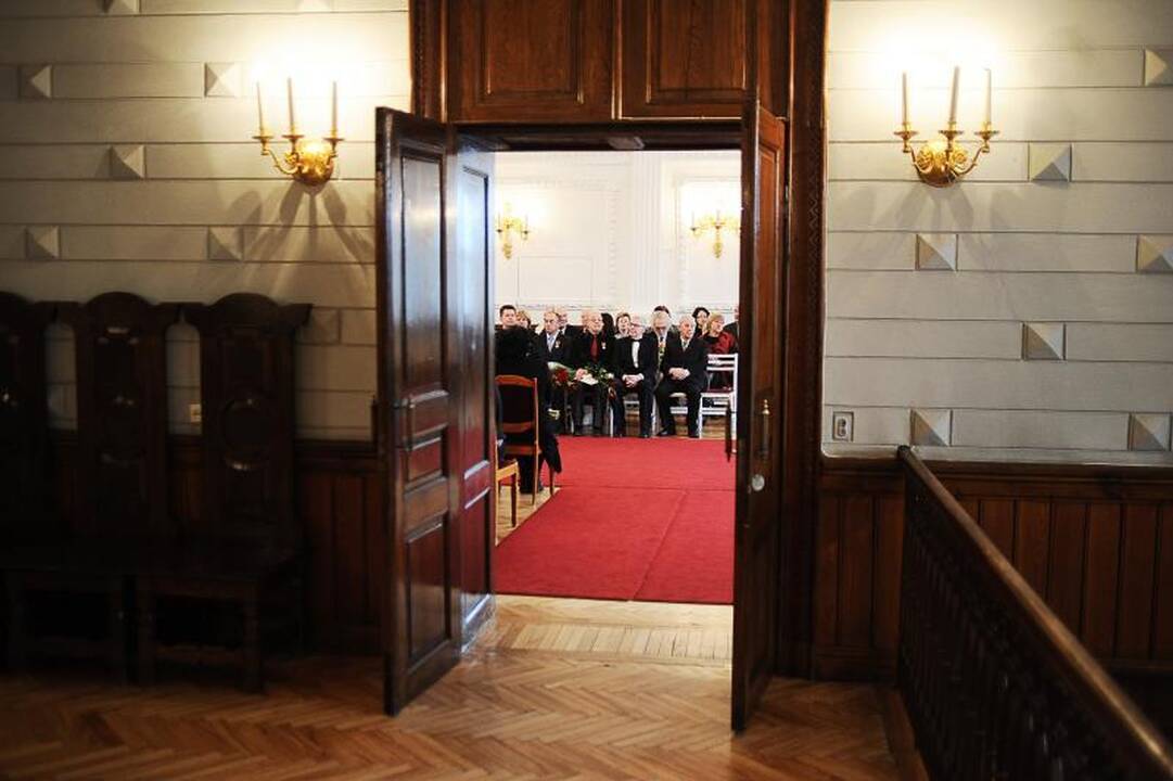 Nusipelniusiems kauniečiams – garbės ženklai ir medaliai