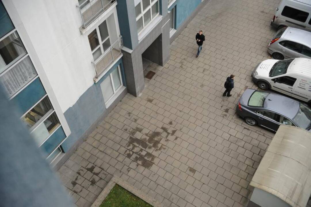 Vilniuje užsimušė iš aštunto aukšto balkono iškritę du jaunuoliai