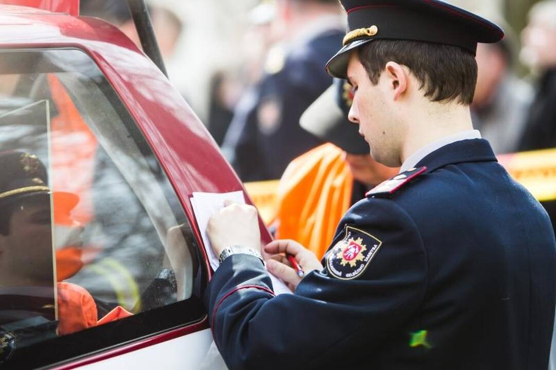 Gesinti Lėlių teatro sulėkė 7 ugniagesių automobiliai