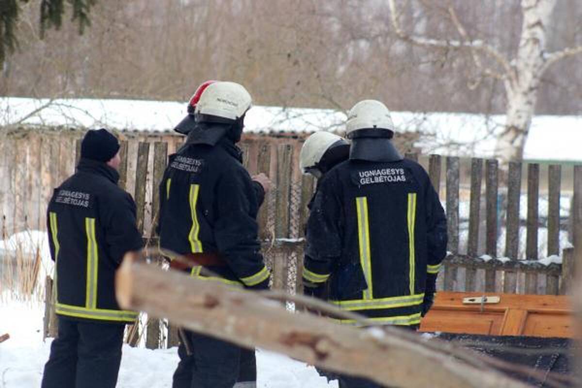 Prestižinėje Laurų gatvėje gaisras be pastogės paliko penkias šeimas