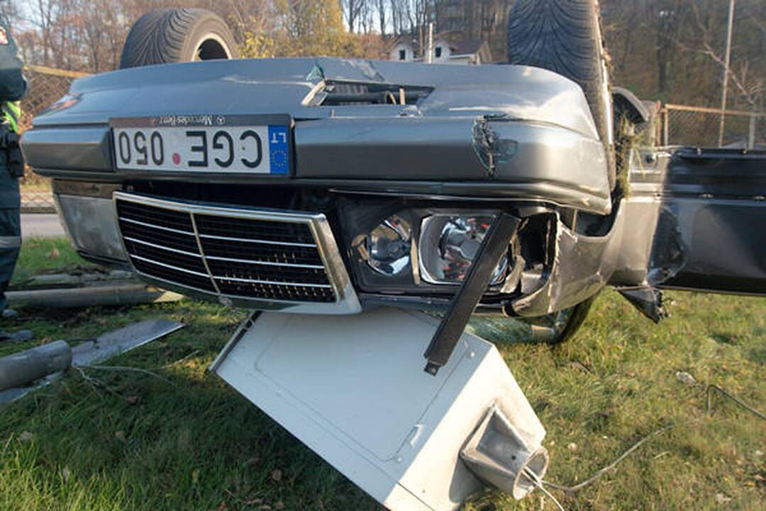 Mersedeso vairuotojas suniokojo greičio matuoklį ir pabėgo