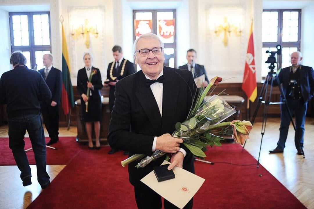 Nusipelniusiems kauniečiams – garbės ženklai ir medaliai